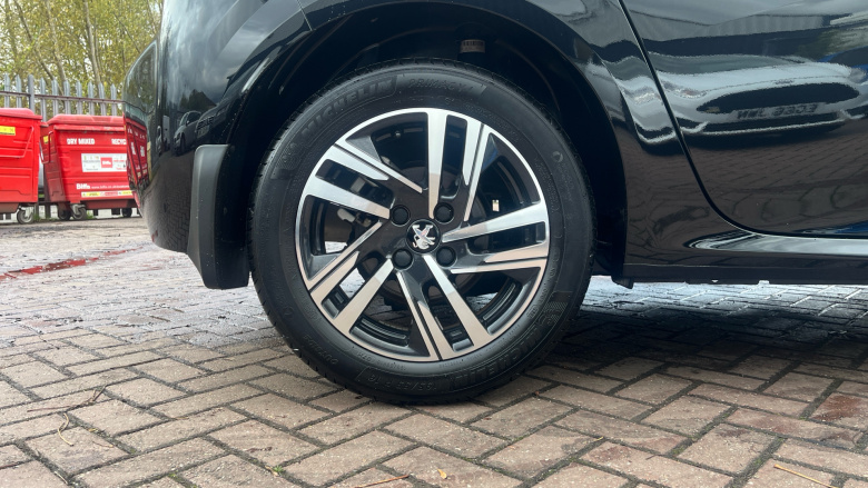 Peugeot 208 1.2 PureTech 100 Allure Premium + 5dr Petrol Hatchback